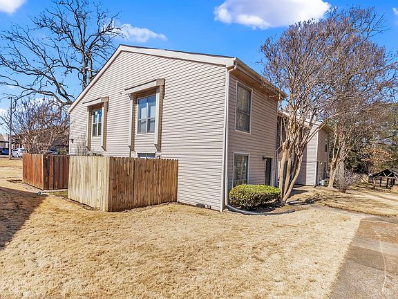 2nd image of 6748 Meadow Oak Pl #6748