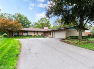 2888 Binbrooke Dr, Troy, MI
