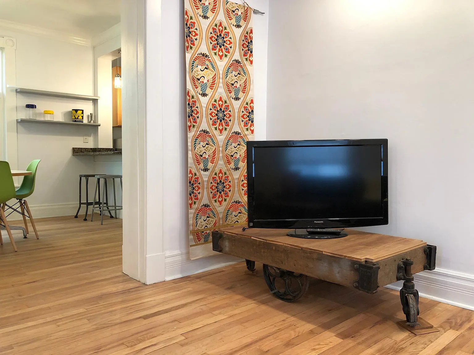 4 bed, 1500 sqft, $4,380 — Photo 2