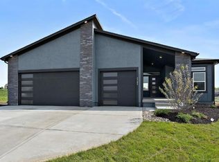 2135 NW Killarney Ln, Lees Summit, MO 64081