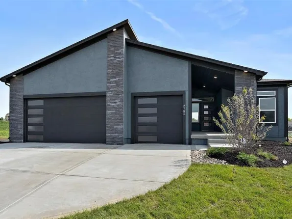 2135 NW Killarney Ln, Lees Summit, MO 64081