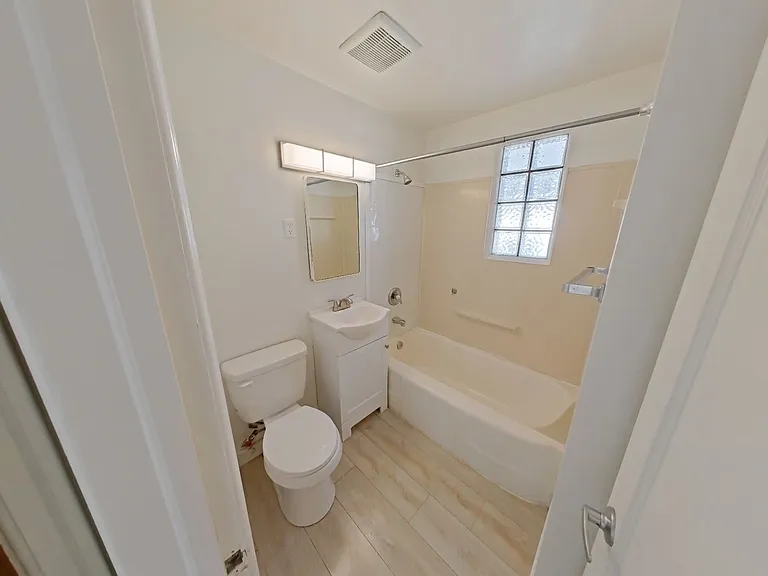 325 W 12th Ave — Photo 5