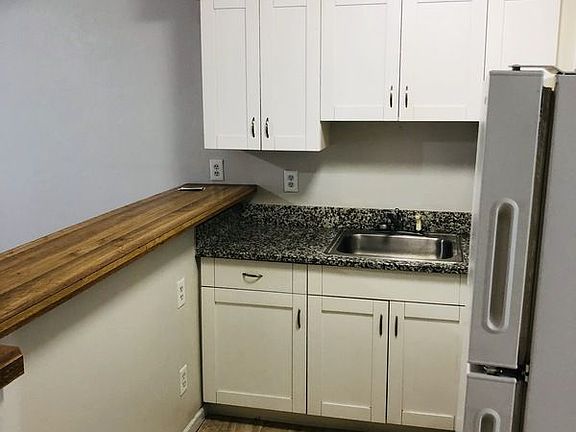 3rd image of 1129 Green St APT 5