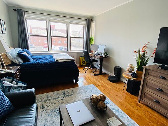 3rd image of 305 E Broadway
