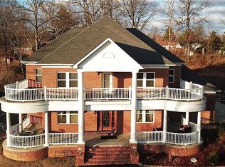 5467 Ringer Rd, Saint Louis, MO 63129