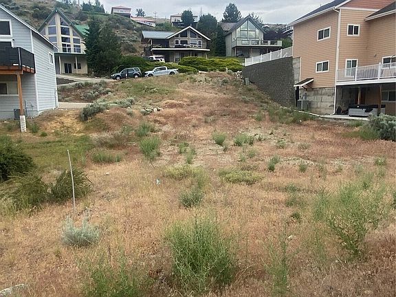 3rd image of 275 W Beach Drive