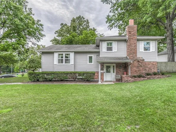 9314 Hayes Dr, Overland Park, KS 66212