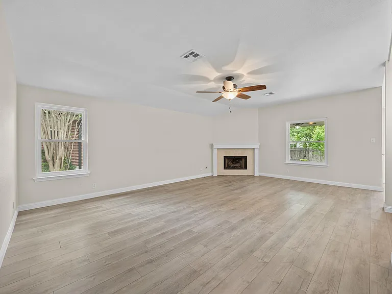 1617 Abbey Ln — Photo 6
