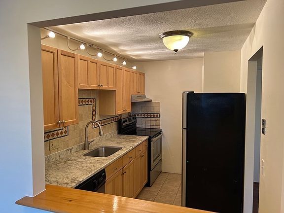 5th image of 600 Governors Dr APT 17