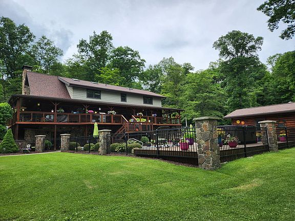 4th image of 2419 Master Rd