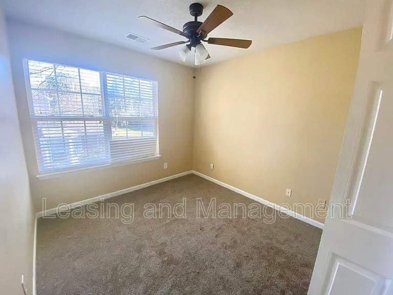 7983 Shadow Oak Dr — Photo 16