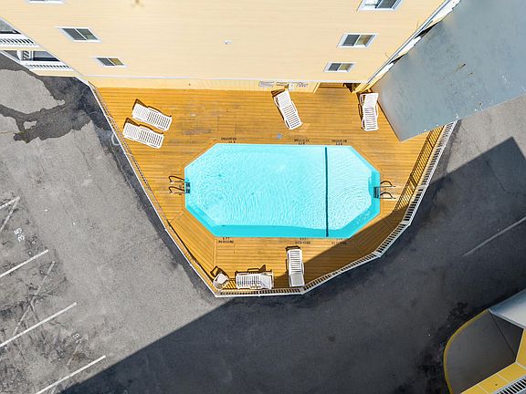 3rd image of 302 Canal Drive Unit 32