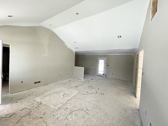 4th image of 822 Birch Ct