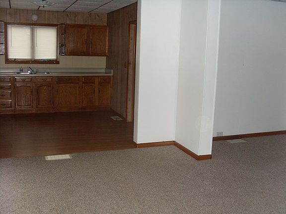 5th image of 415 N 1st St