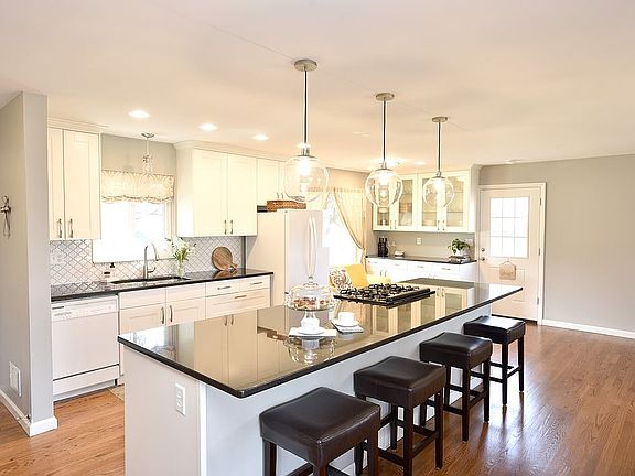 3rd image of 2380 Larkfield Dr