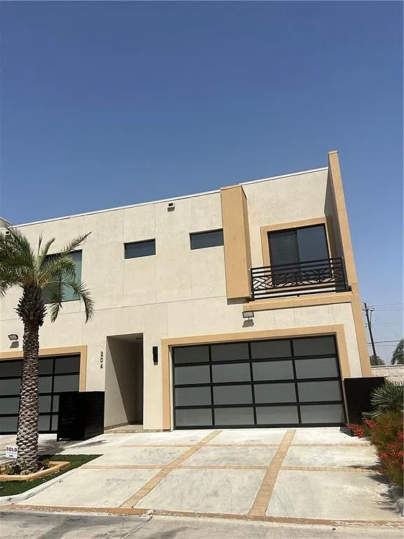 3 bed, 2.5 bath, 1705 sqft, $2,300 — Photo 1
