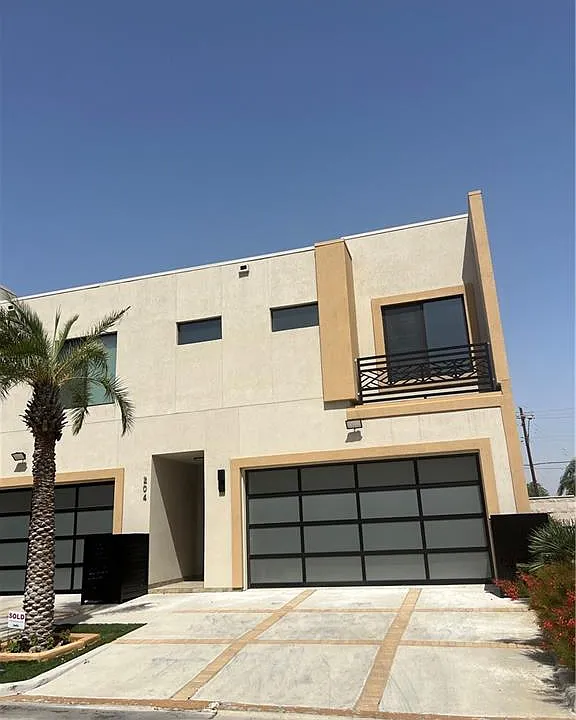 204 Canary Ave
