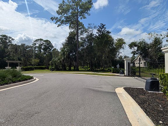 3rd image of 33 CANOPY HALL Drive