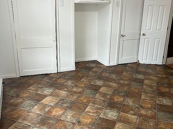3rd image of 211 W Coal St