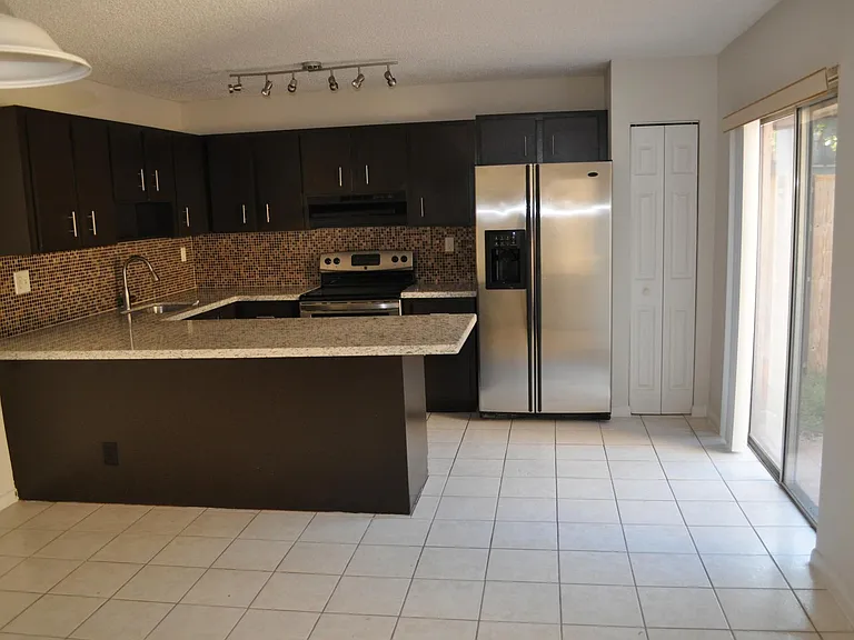 2141 SW 90th Ave #C-11 — Photo 3