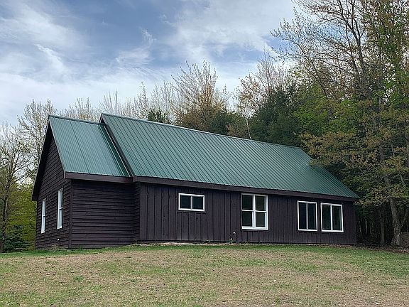 2nd image of 40 Green Pond Ln