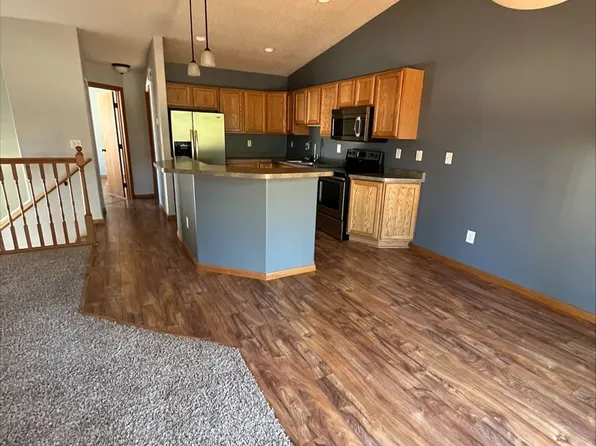 3433 15th St S, Moorhead, MN 56560