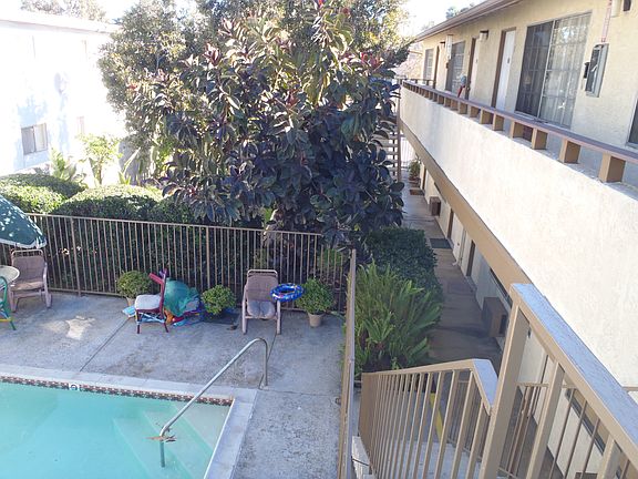 2nd image of 580 Graves Ave