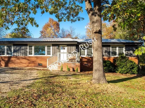 205 Hilltop Dr, Rossville, GA 30741