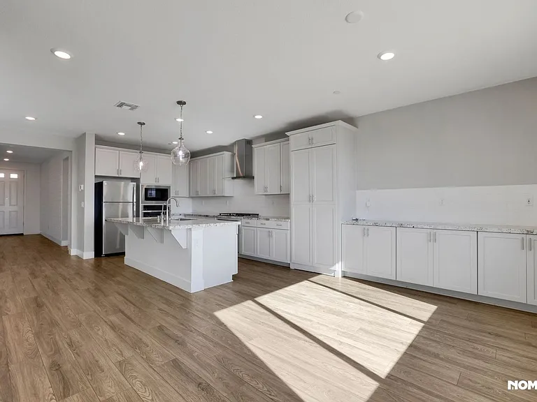 12925 Knightsbrook Ave — Photo 9