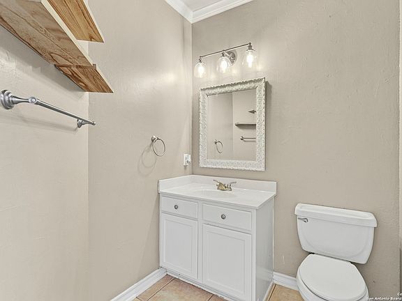 3rd image of 4951 AUGUSTA SQ
