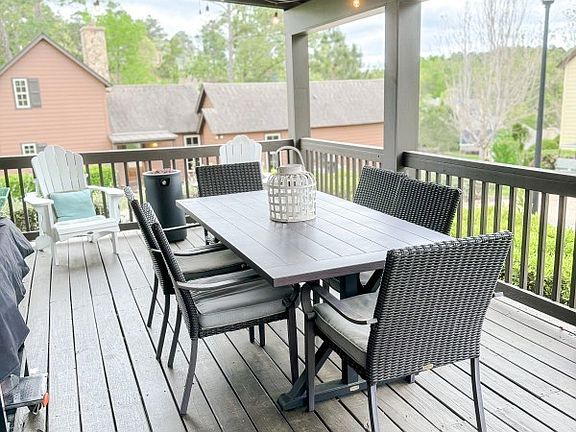 4th image of 25 Village Ct
