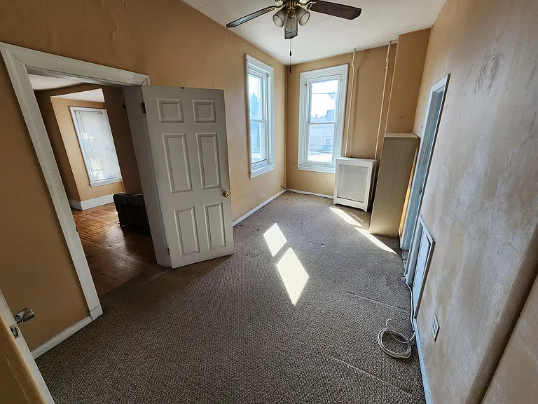 213 Green Ln — Photo 10