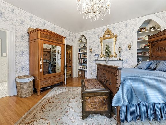 30th image of 1176 Worthington St