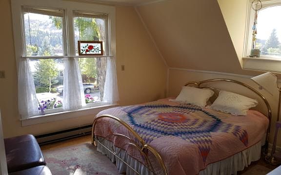 2nd image of 410 Pine St
