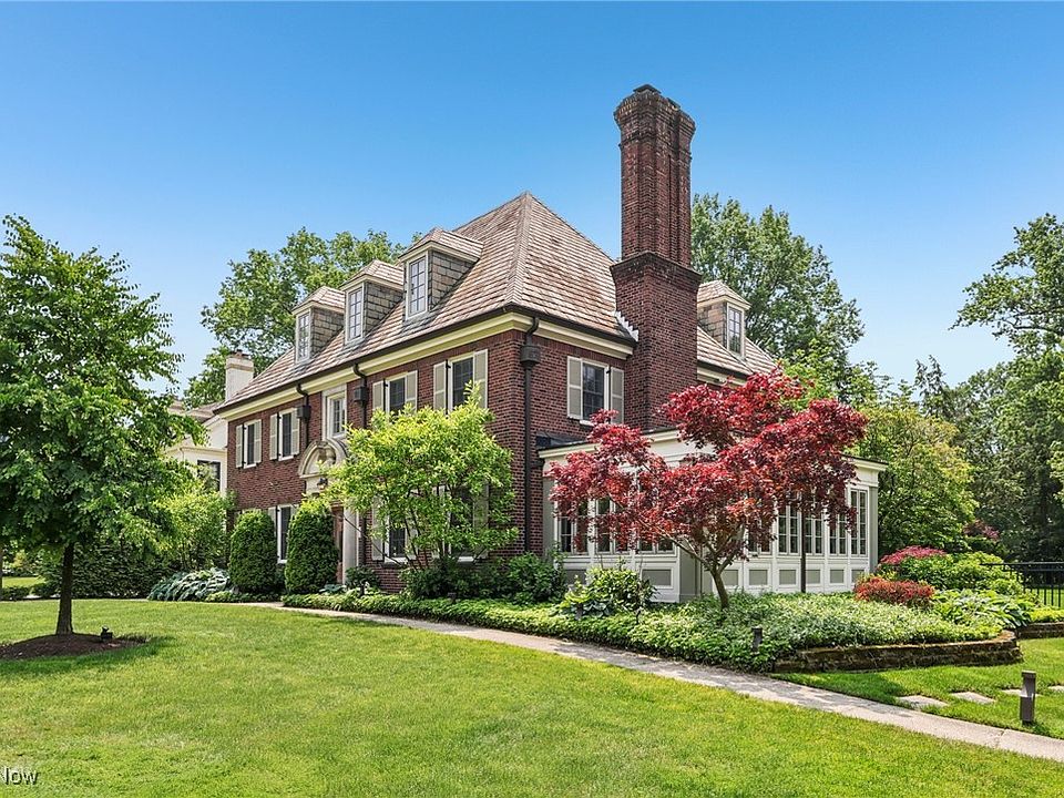2nd image of 2568 Fairmount Blvd