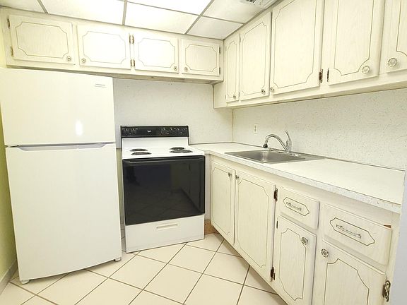 5th image of 215 Canterbury J