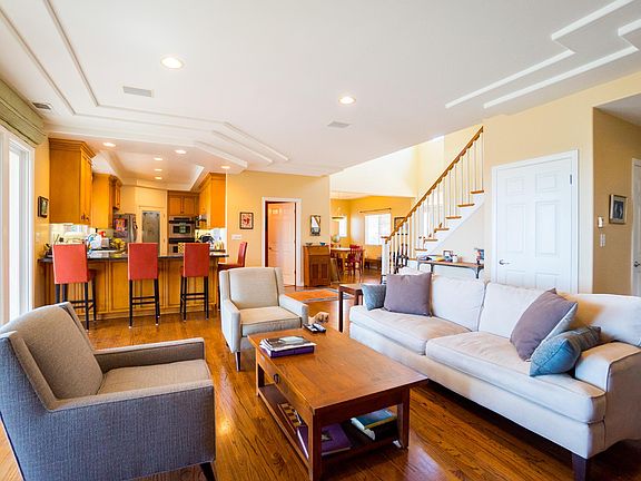 Great Room / Open Floor Plan. Looking toward dinning room