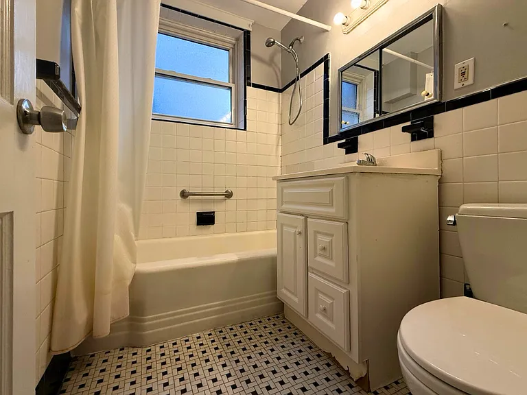 80 Strathmore Rd #1 — Photo 9