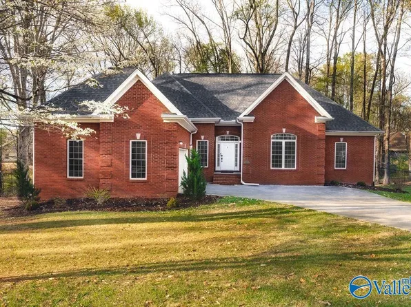 105 Charlemagne Cir, Harvest, AL 35749