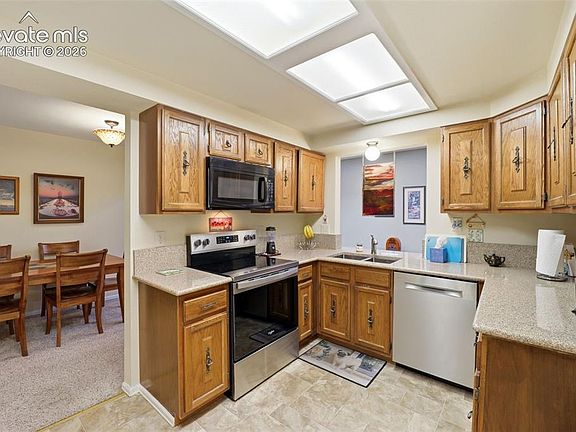 3rd image of 2087 Sussex Ln