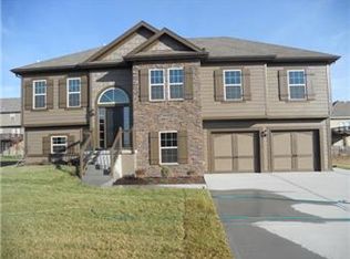 10807 N Oakland Ave, Kansas City, MO 64157