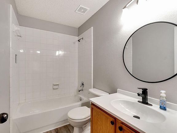 3rd image of 2416 Rolling Ridge Dr