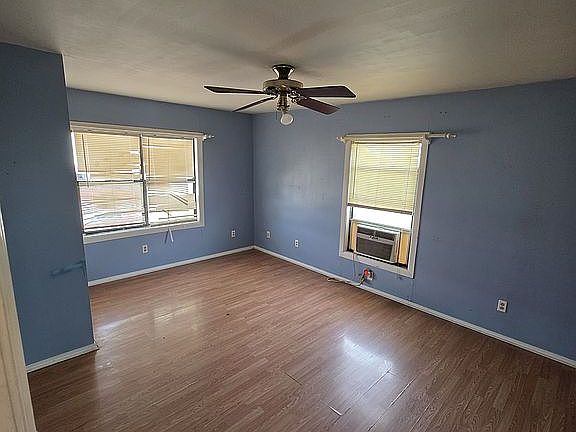 3rd image of 3609 S Travis St