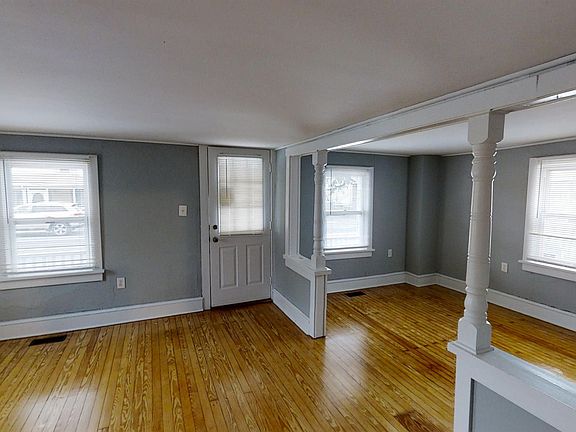 5th image of 35 Mill St
