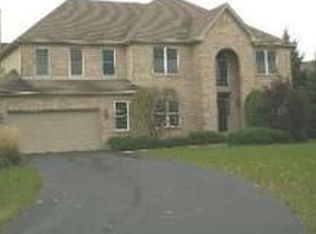 510 Barton Creek Dr, Lake In The Hills, IL 60156
