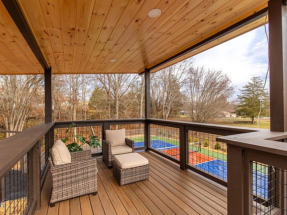 5th image of 621 Hardin Ln