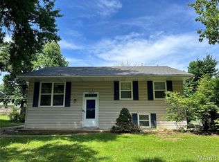 1333 Columbus Dr, Saint Louis, MO 63138