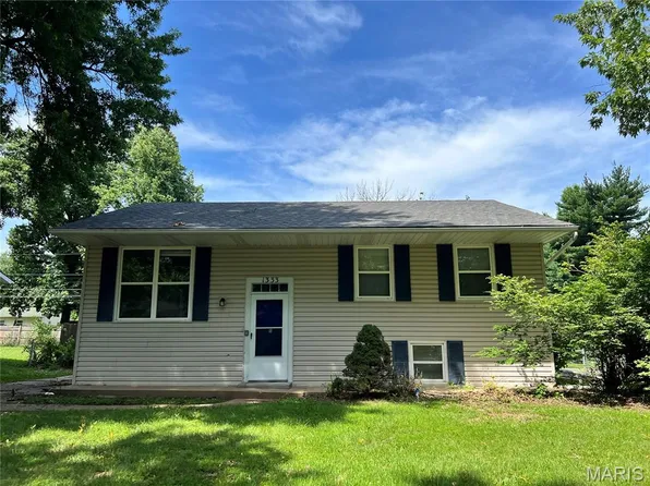 1333 Columbus Dr, Saint Louis, MO 63138