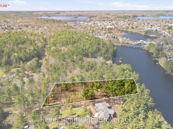 88 Louisa St, Parry Sound, ON P2A 3C1