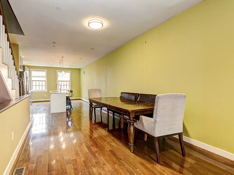 1724 Fleet St — Photo 5